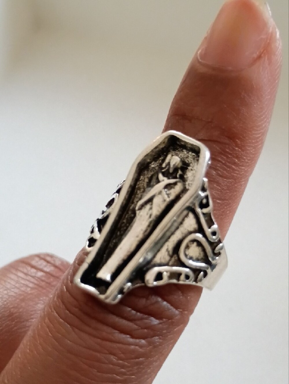 Silver Tone Coffin Ring Gothic Biker Statement Band Men’s Size 8 - Picture 2 of 5